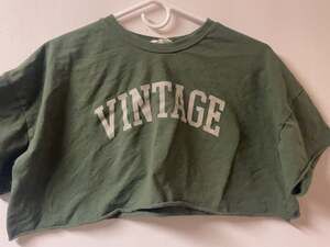 Vintage Style Green T-Shirt with White 'VINTAGE' Lettering